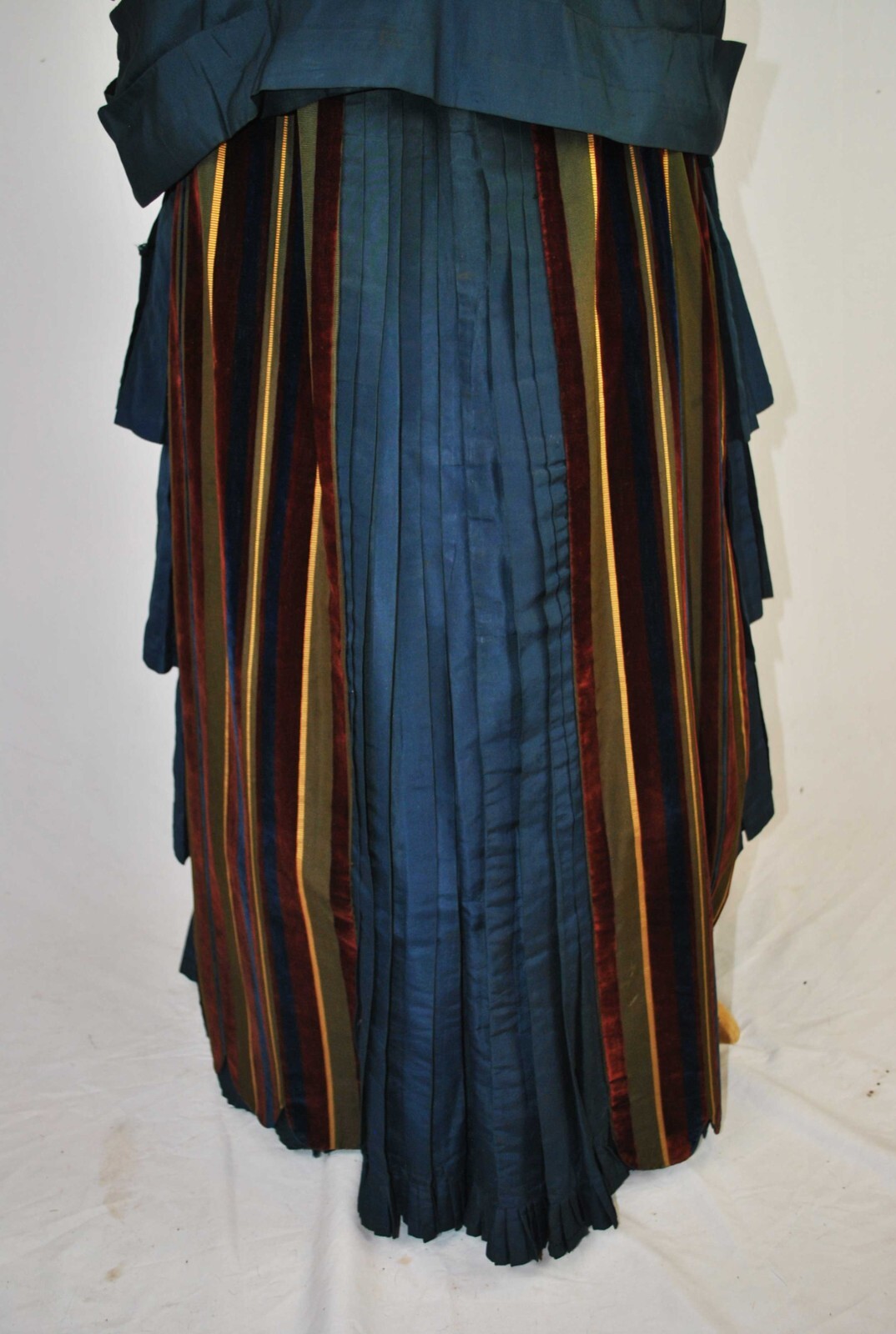VICTORIAN 2 PIECE SATIN AND VELVET VISITING DRESS 1890s WITH BONNET