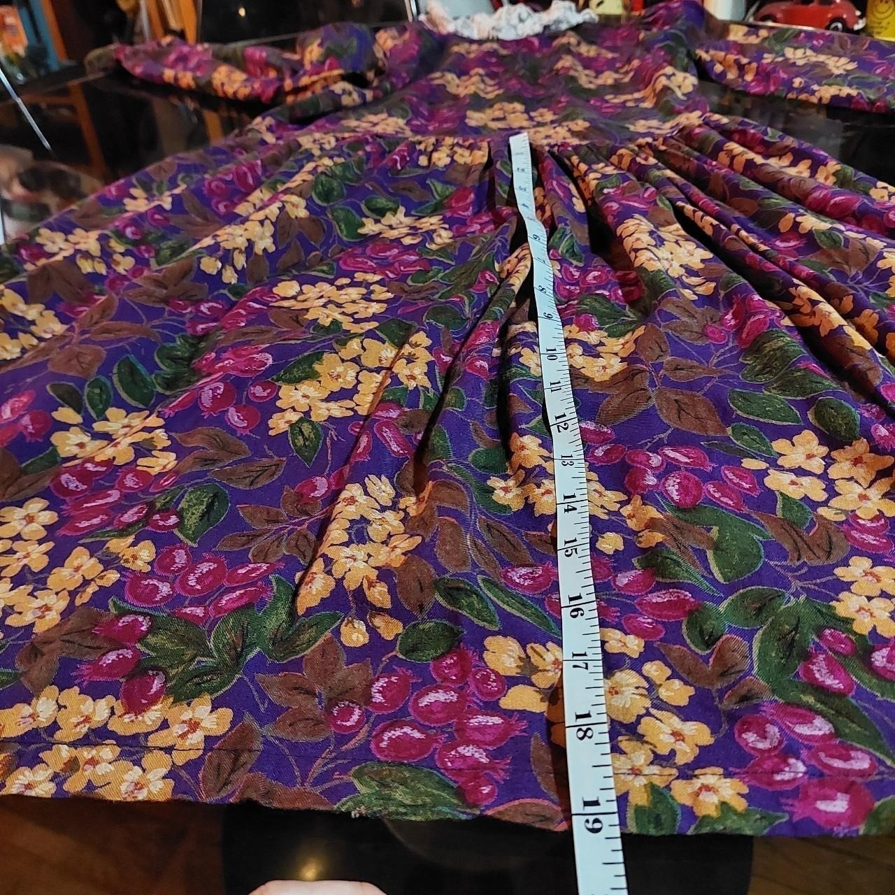 Vintage floral long sleeve dress with lace collar and bow detail.