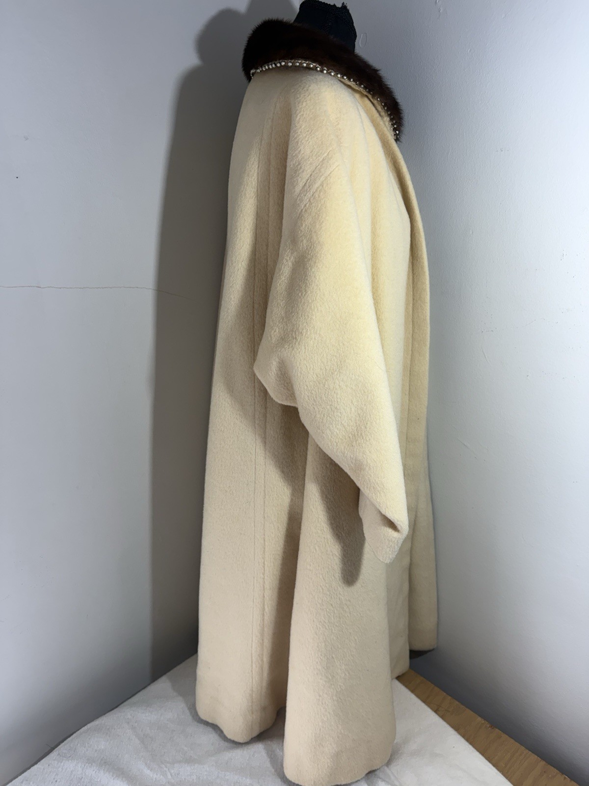 Vintage Hildon’s Hotel Schroeder Minneapolis Wool Coat Mink Fur Collar 50s Cream