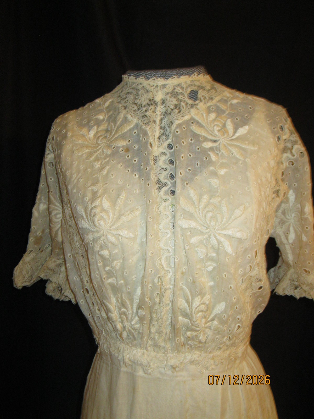 1900’s Antique Edwardian Victorian Lingerie Tea Dress w/ Embroidered Flowers