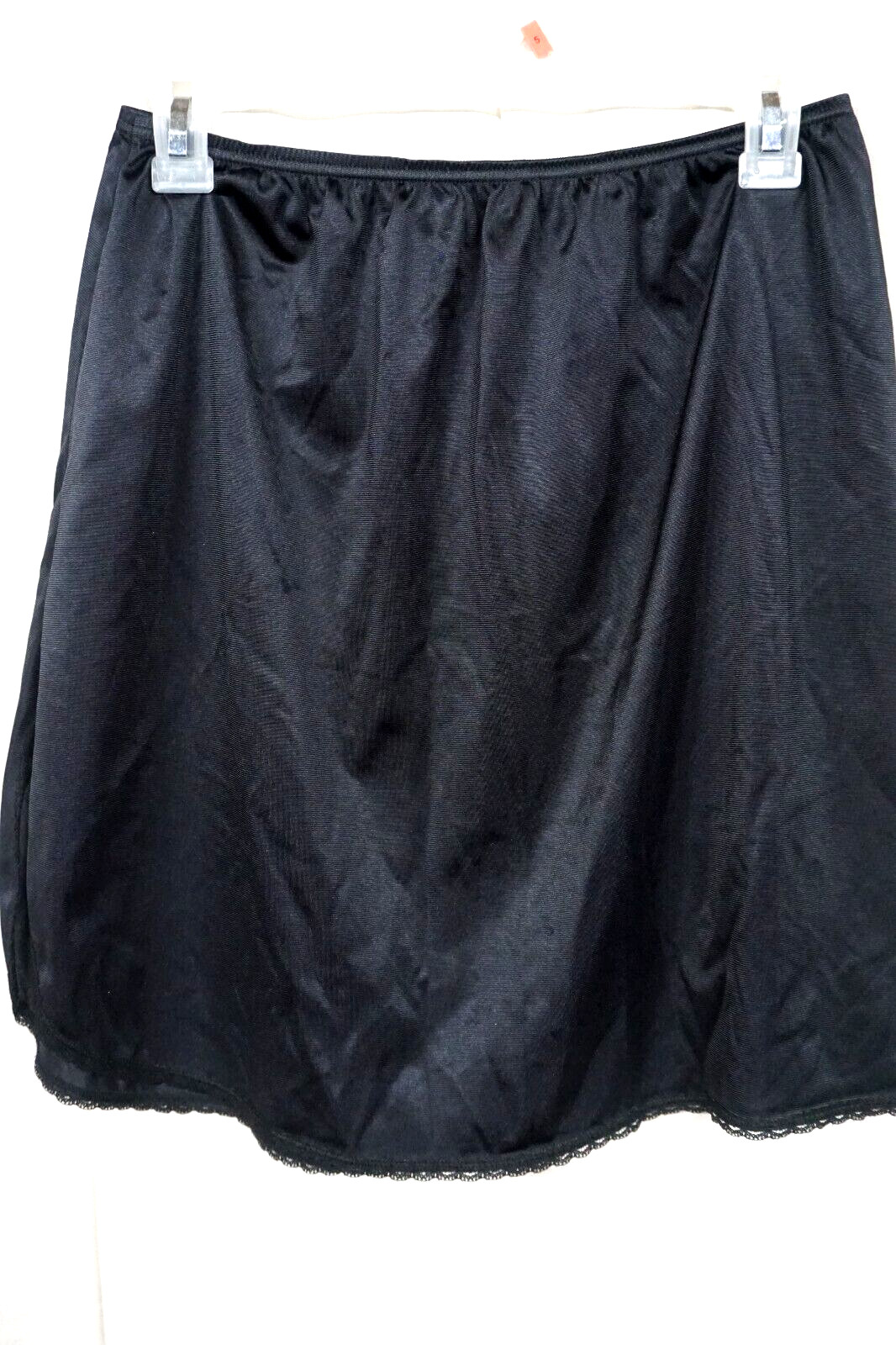 VASSARETTE LADIES VINTAGE BLACK 1/2 SLIP W/SPLIT/SIZE LARGE 42 (20″)/PREOWNED