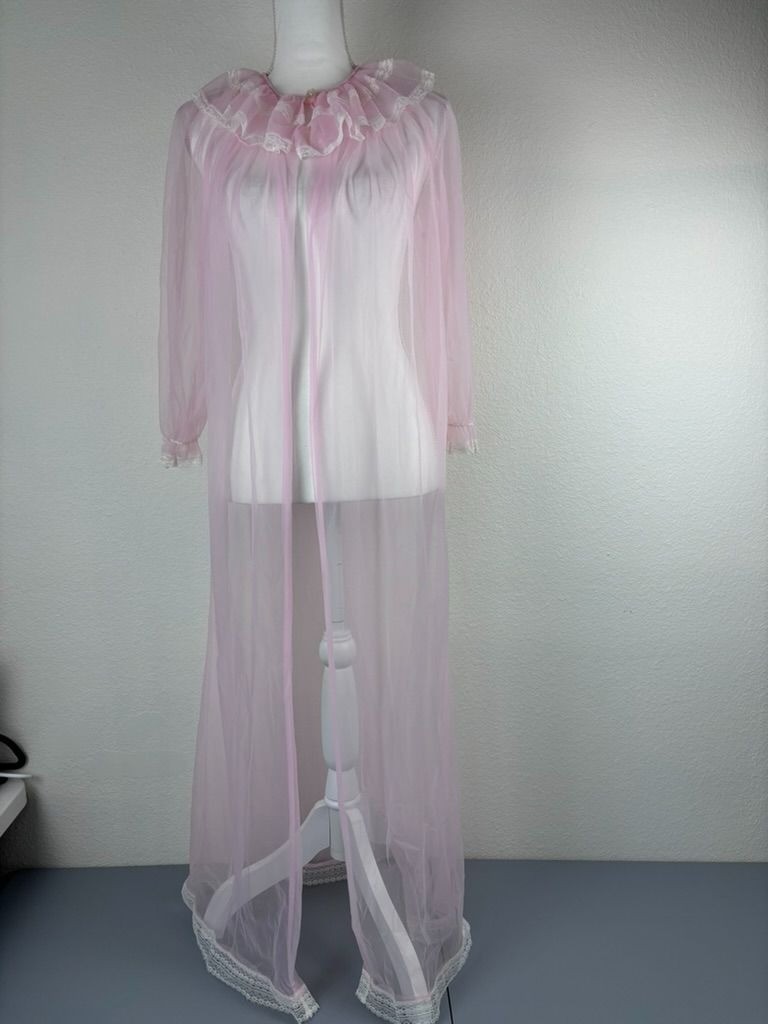 Vintage 1970’s women’s pink sheer robe nightdress overlay lingerie ruffle