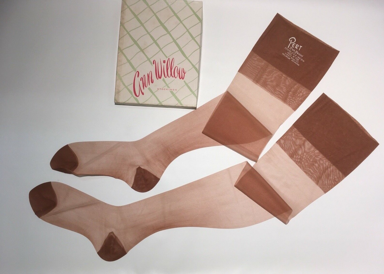 1 Pair Vintage Nylon Stockings 9.5 X 31″ Long 15 Denier Sheer RHT Ann Willow