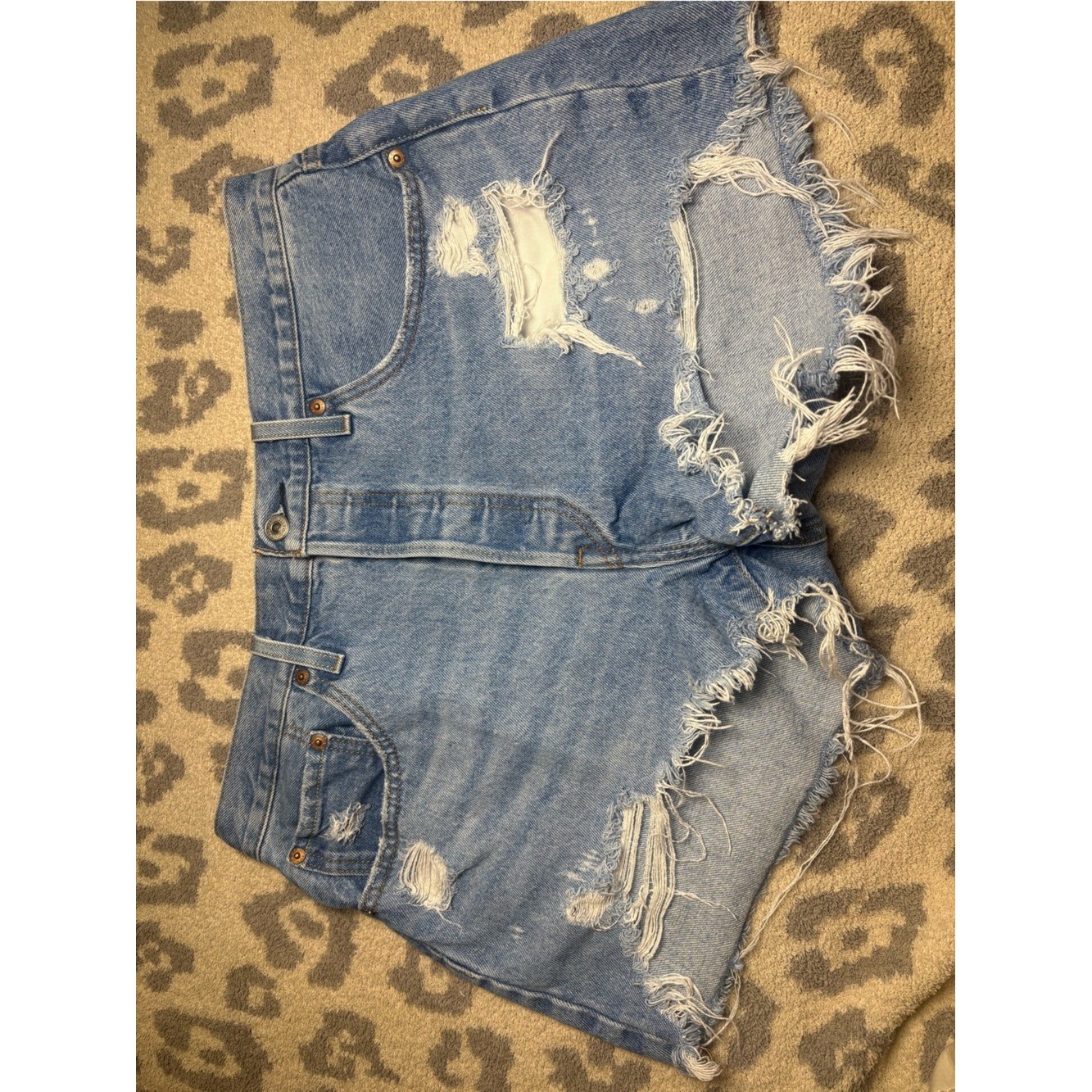 Levi’s 32W Light Blue Distressed Denim Shorts