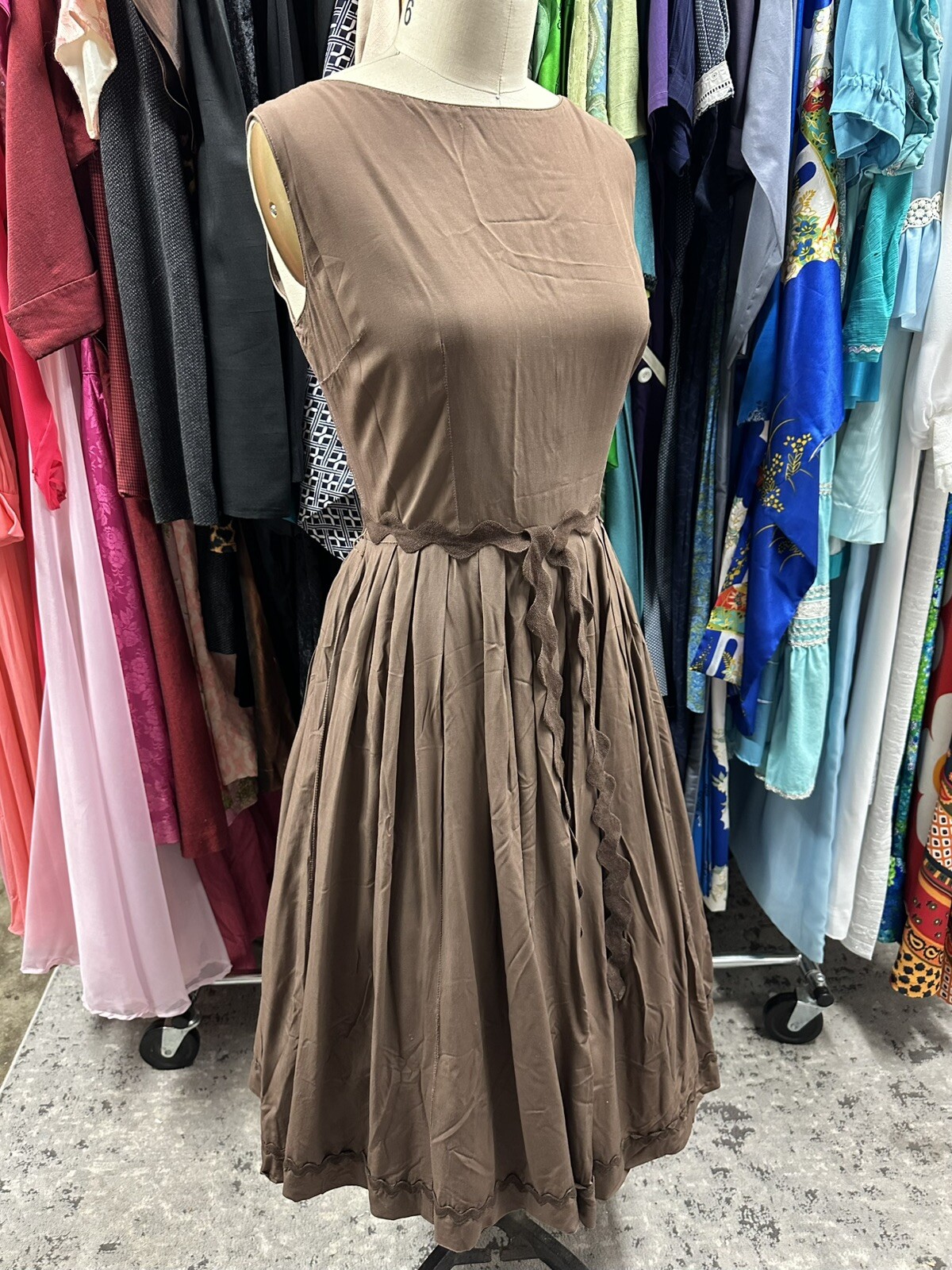 1950s Vintage Dress Casual Rayon Aline Chocolate Brown Bric Brac Pinup 40b 30w