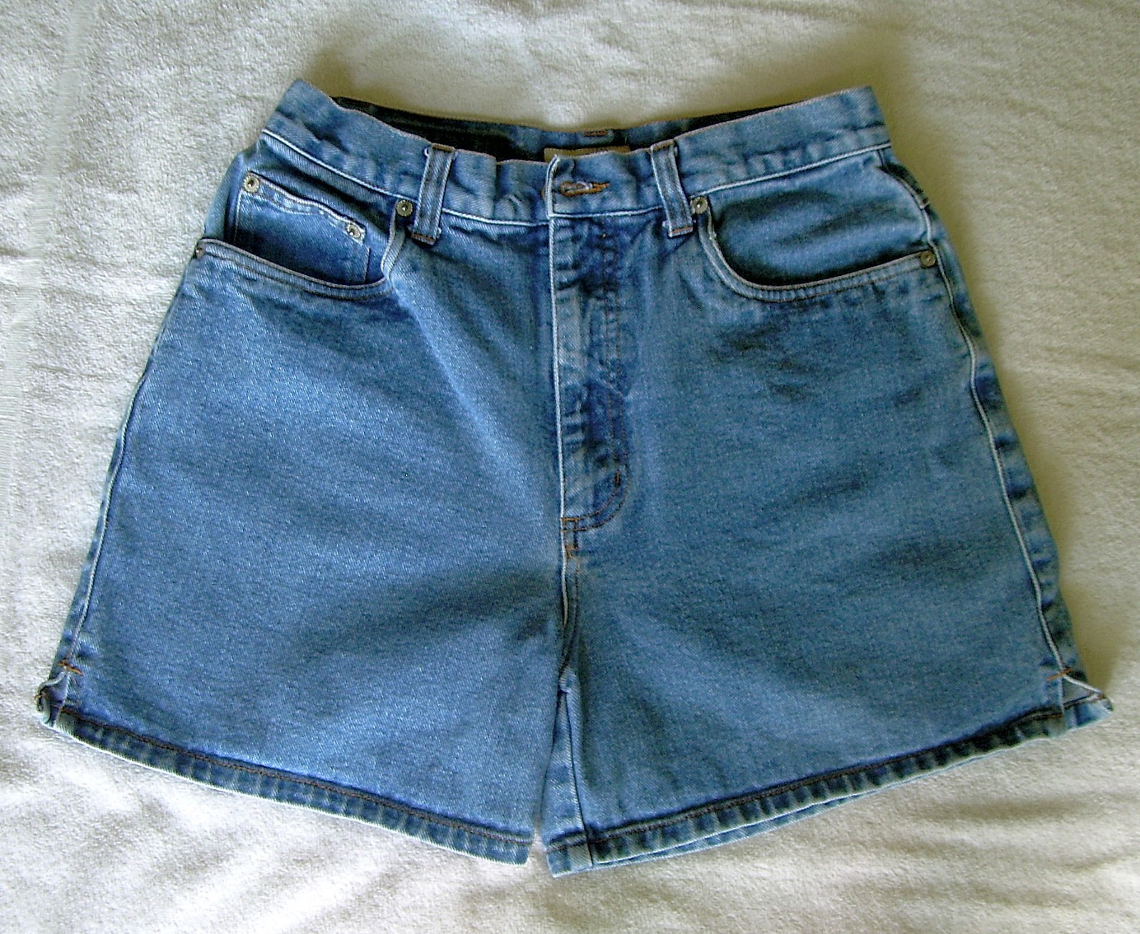 VINTAGE 80s/90s GENERRA MEDIUM BLUE 100% COTTON DENIM HIGH WAIST SHORTS~SIZE 6