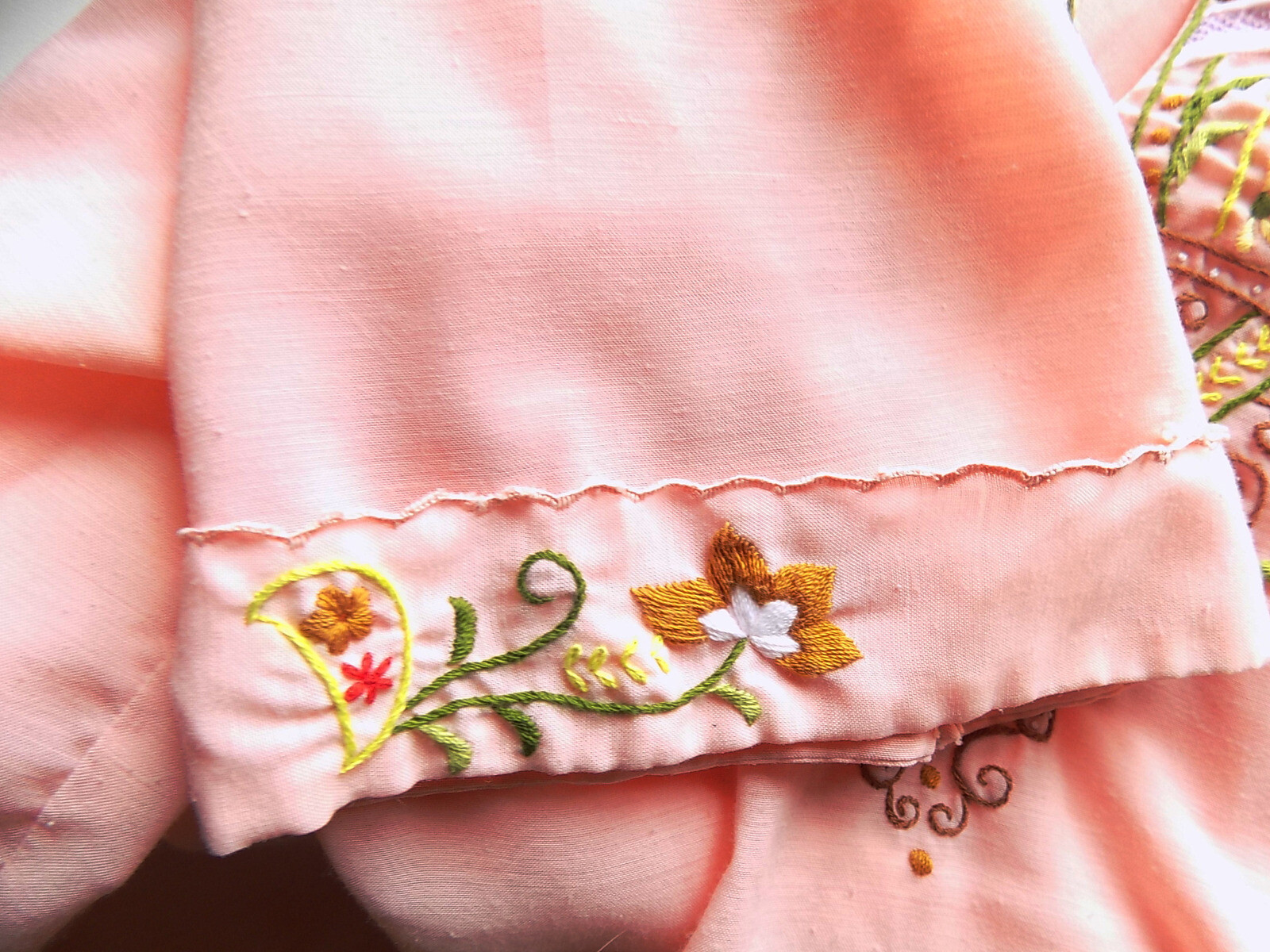 Vintage Pink Viscose Polyester Pullover Top Embroidered Lily B38