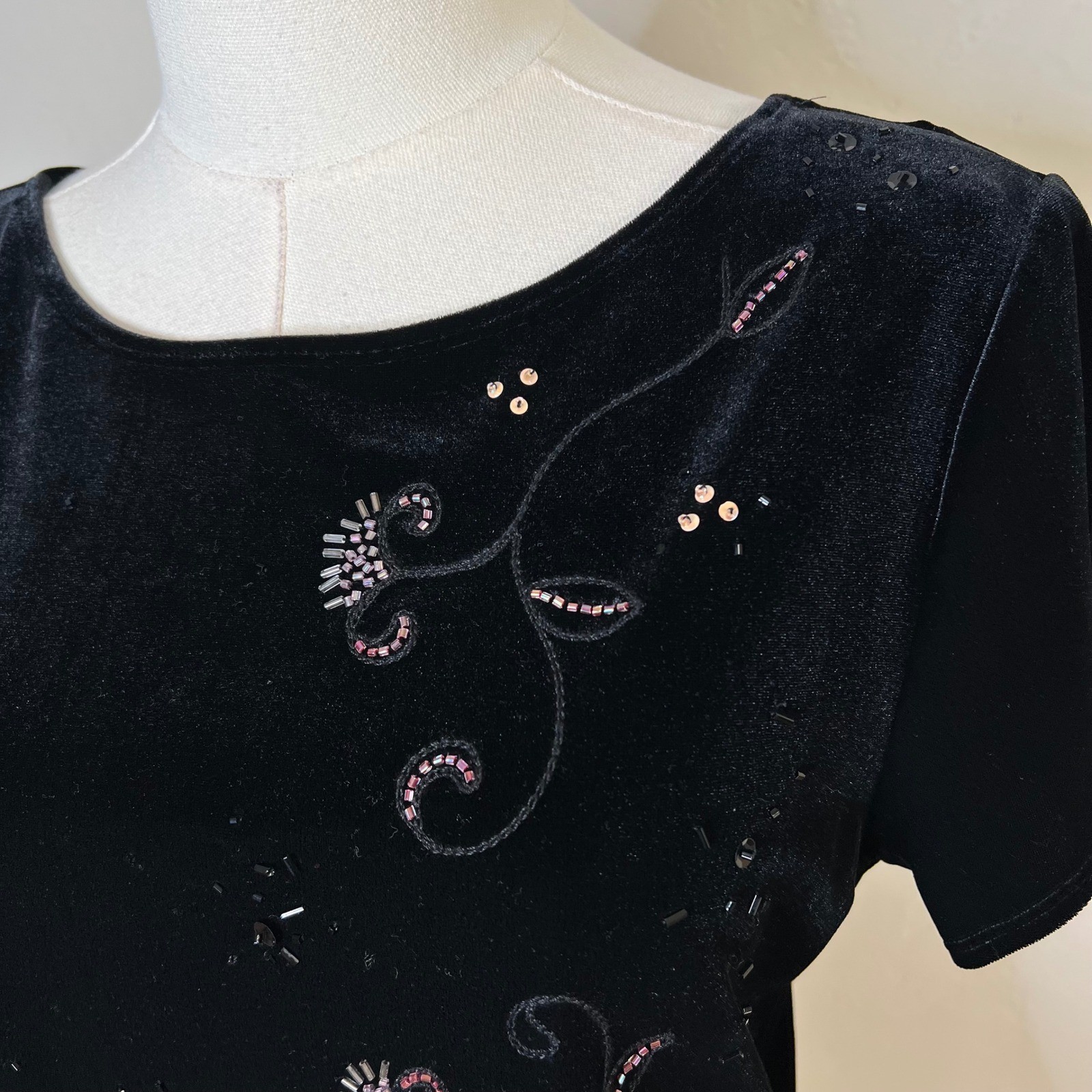JR Nites by Caliendo Black Velvet Beaded Floral Top Vintage 90s Scoop Back Large