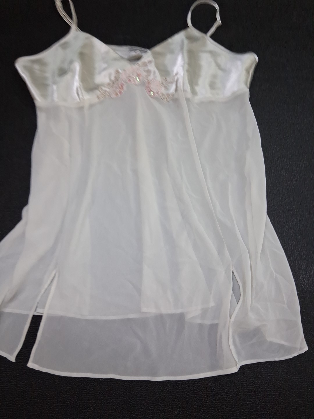 Secret Treasures Women Size XL Creamyy White Satin Floral Cami Sleepwear Shirt