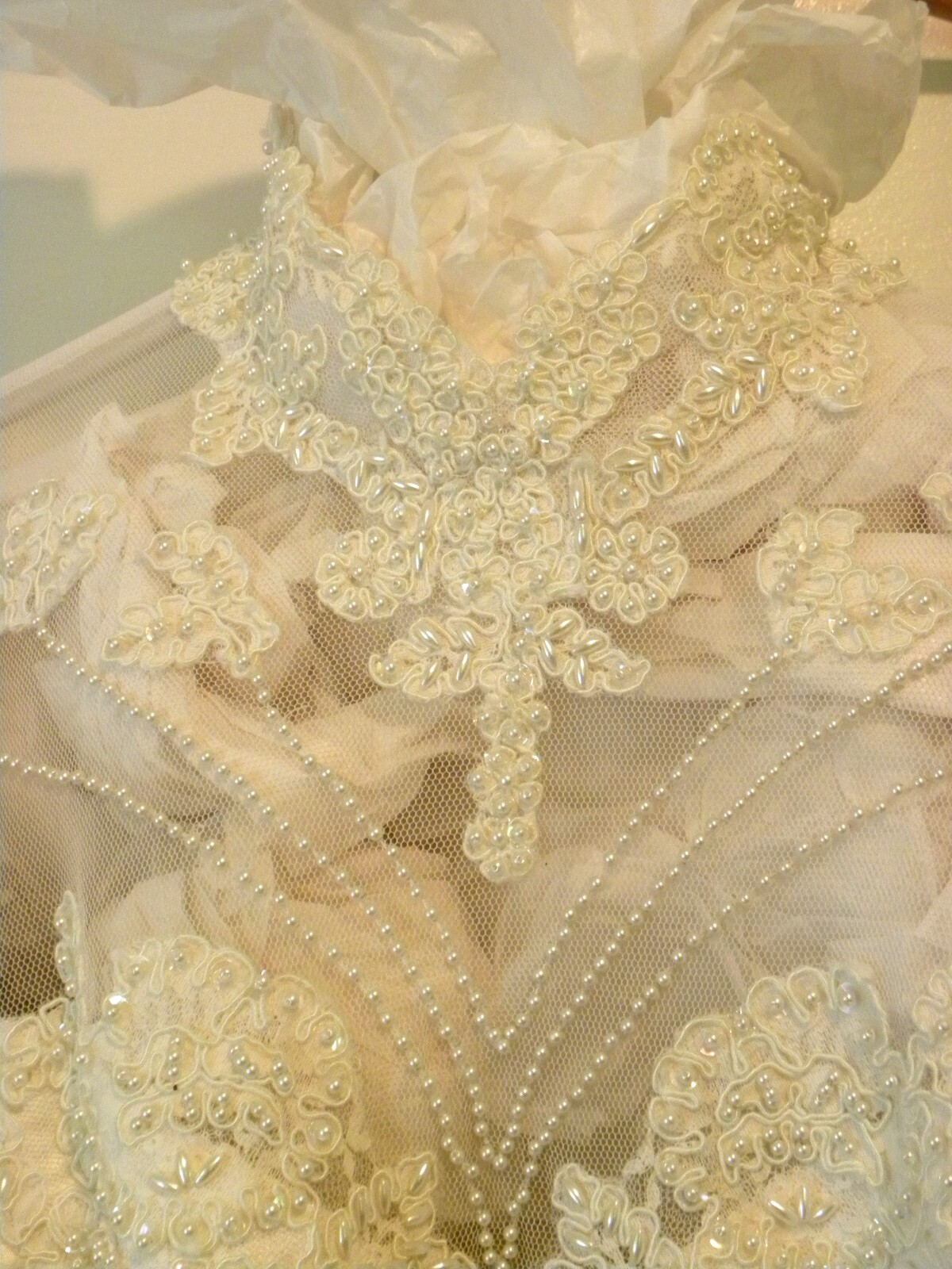 Vintage Wedding Gown 5 Piece Ensemble Slip-Crown Caplet-2 Veils. Pearls & Lace