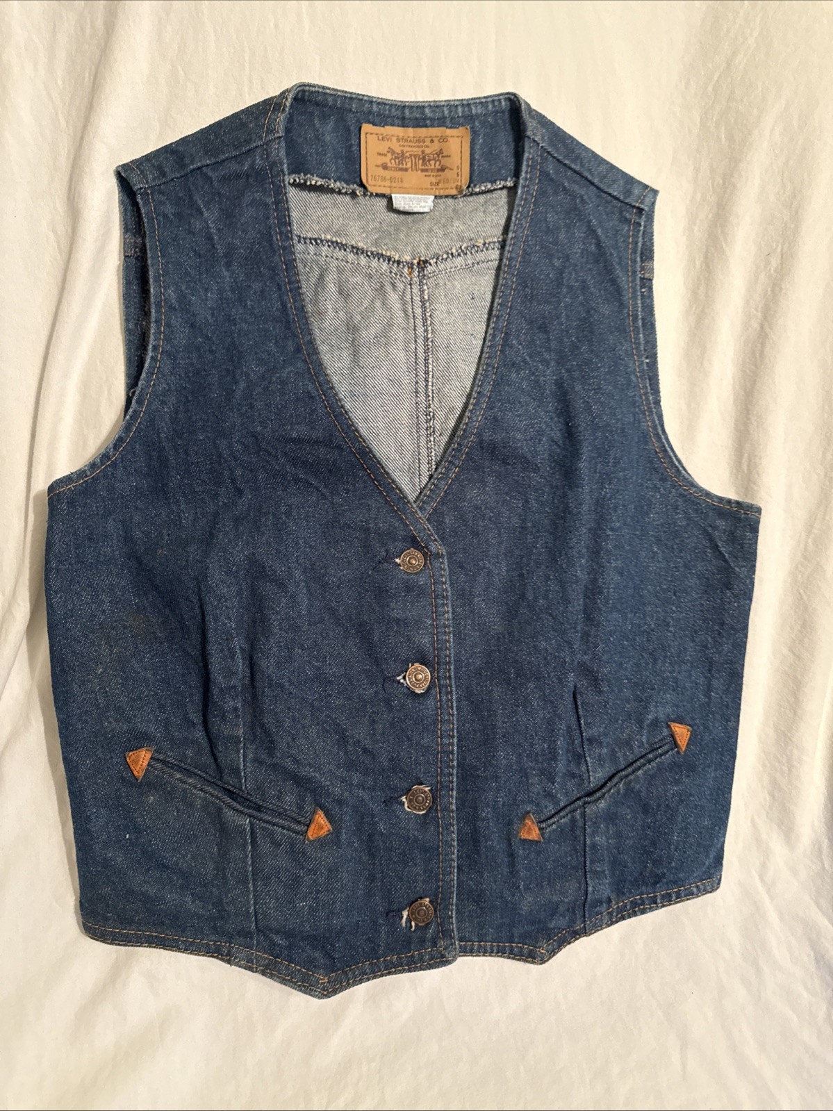 Women’s Vintage 70S 80S Levi’s Western Denim Vest model 76786 – 0214 Rigid USA