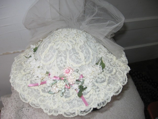 VTG 1980 2pc CREAM GLOSSY SATIN BALL GOWN/LACE-PINK RIBBON FLORAL-9-10-LACE HAT