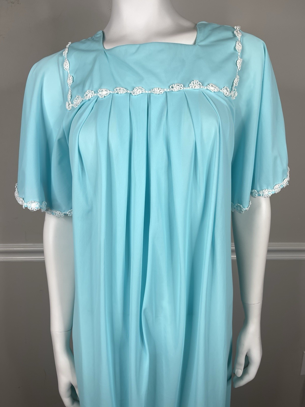 VINTAGE Women’s Loungewear Nylon size M nightgown 1960’s blue USA zip up back