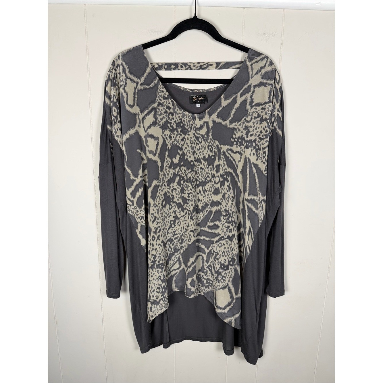 Biya V-Neck Flowy Modal Tunic Top Animal Abstract Print Size Large