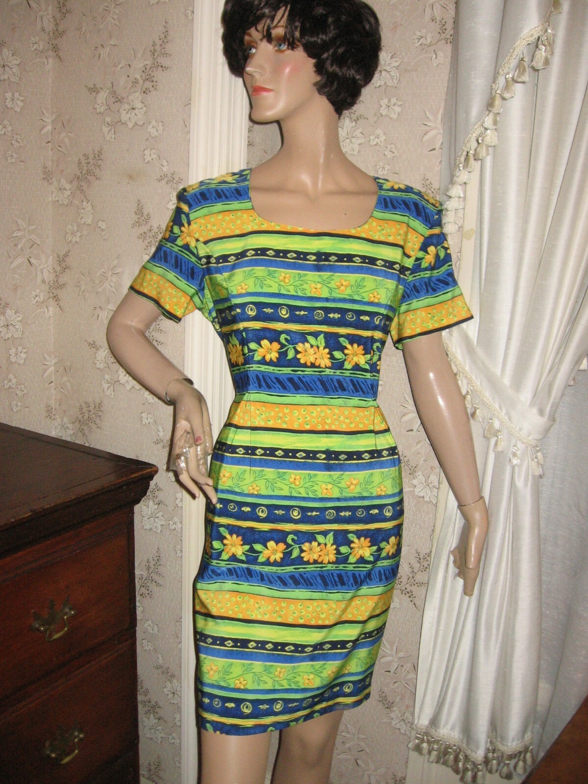VINTAGE SAG HARBOR BLUE/YELLOW/GREEN FLORAL POLYESTER MINI DRESS – 10 PETITE