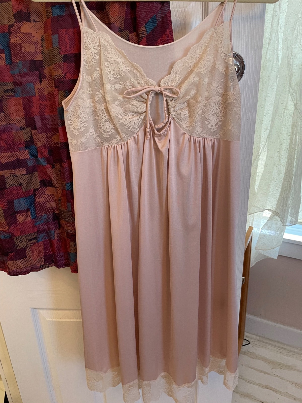 Shadowline Champagne Vintage Short Nightgown Key Hole Lace Bodice Size Medium