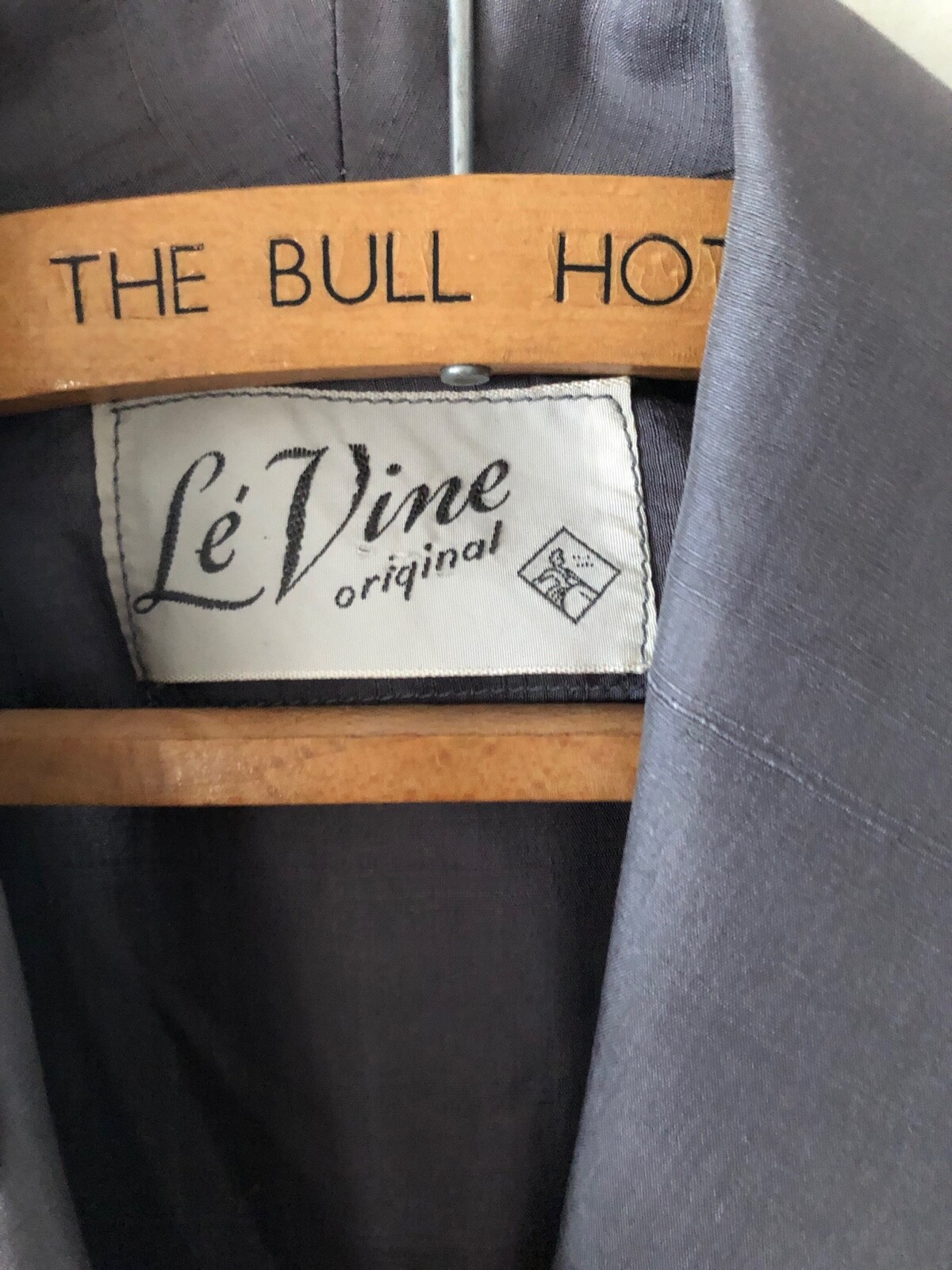 Vtg 40s LE VINE Silver RAW SILK Rhinestone BOW Cuff NIPPED WAIST JACKET Blazer M