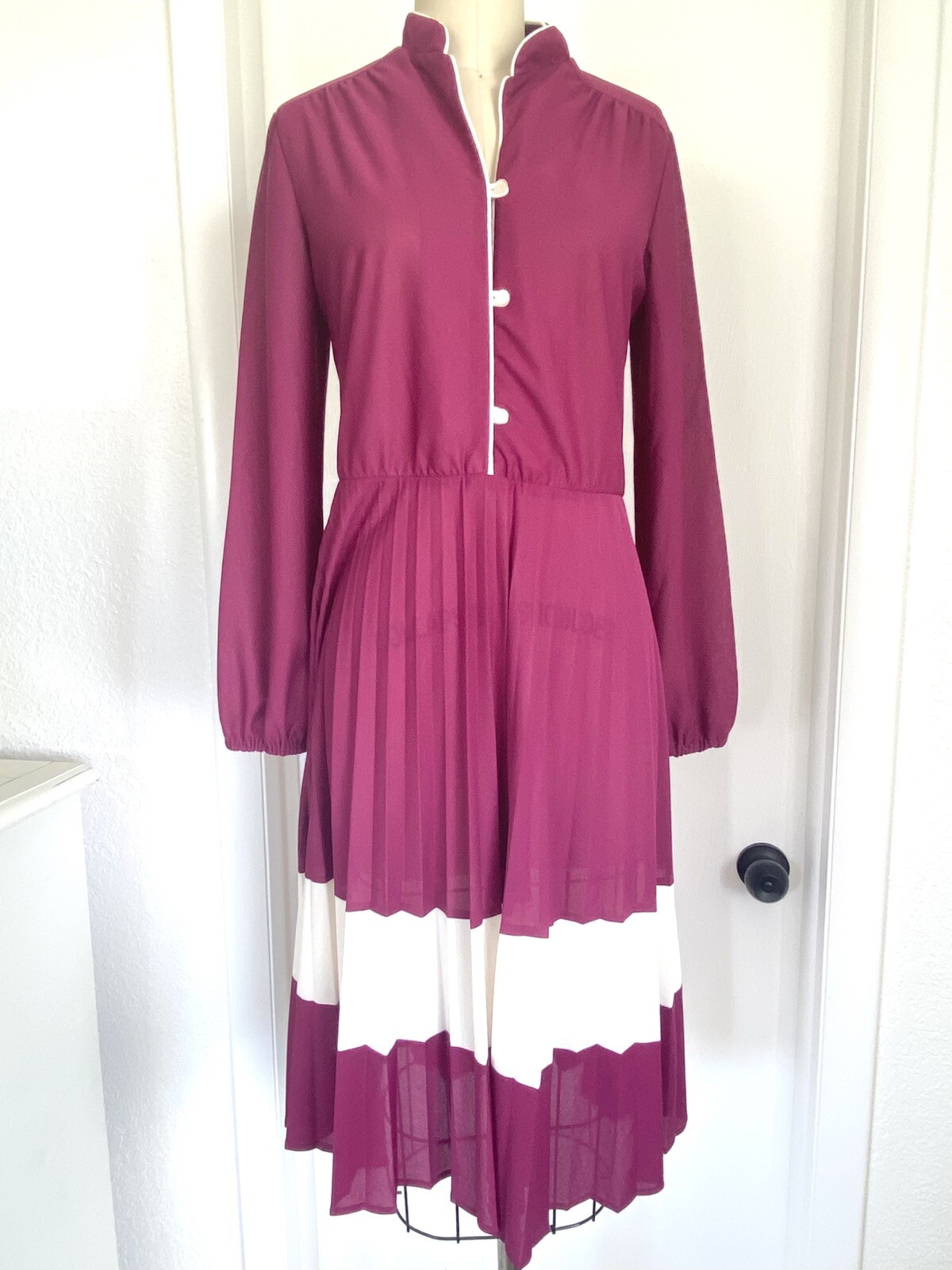 Vintage 70’s Dark Magenta Secretary Boho Midi Dress – M – Accordion Skirt