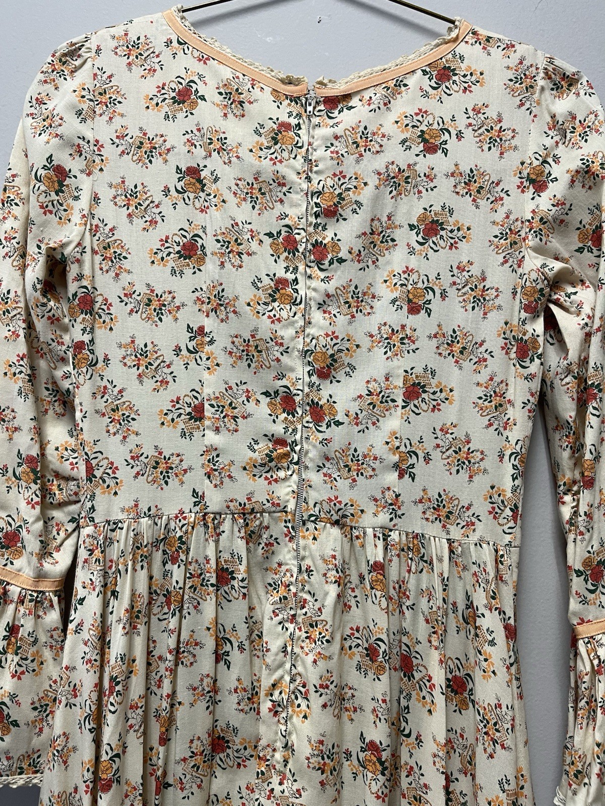 VTG Handmade Amish Prairie Dress w/ Bonnet Floral Calico CottageCore—XS/READ