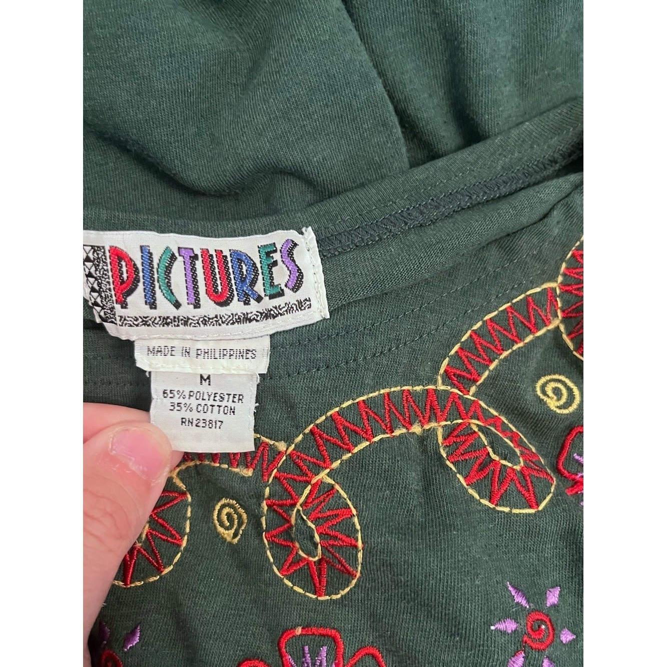 Pictures Vintage 90s Green Embroidered Floral Neck T-Shirt with Shoulder Pads