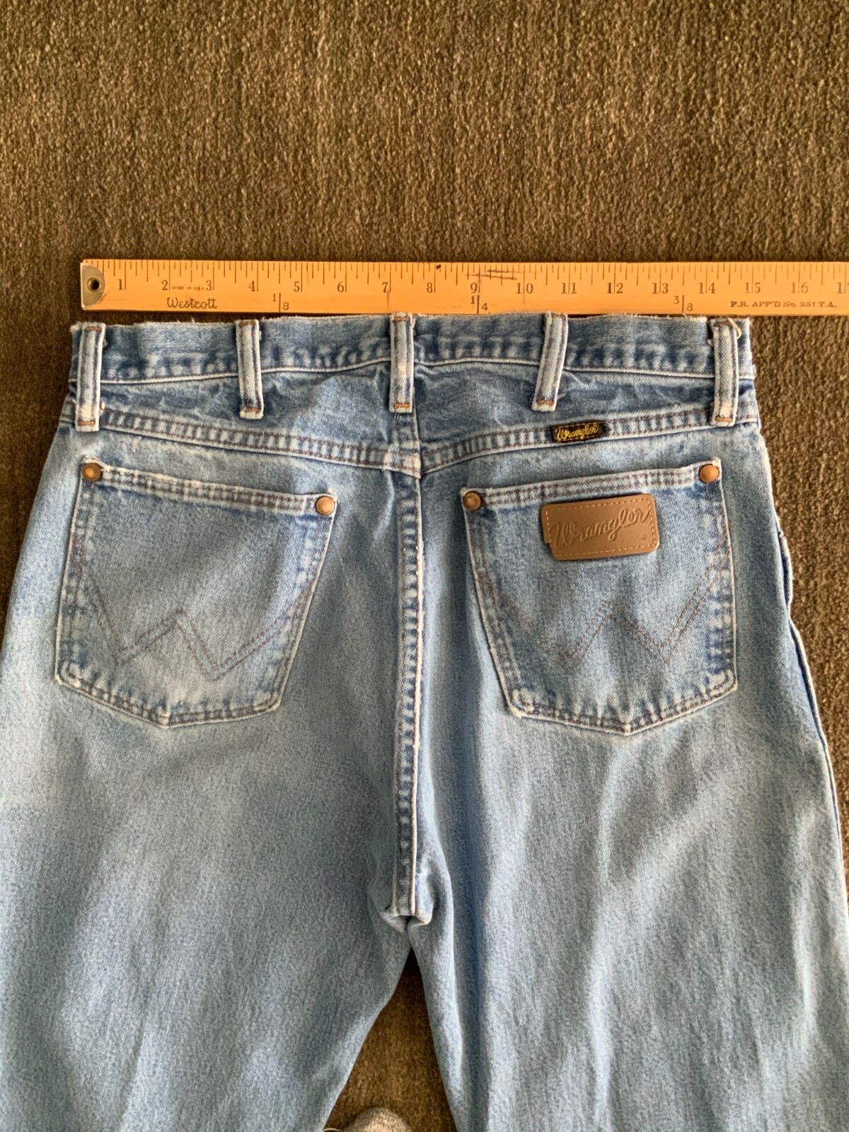 Vintage Men’s Blue Jeans Western Rodeo Cowboy Wrangler Distressed Holes 31 x 34