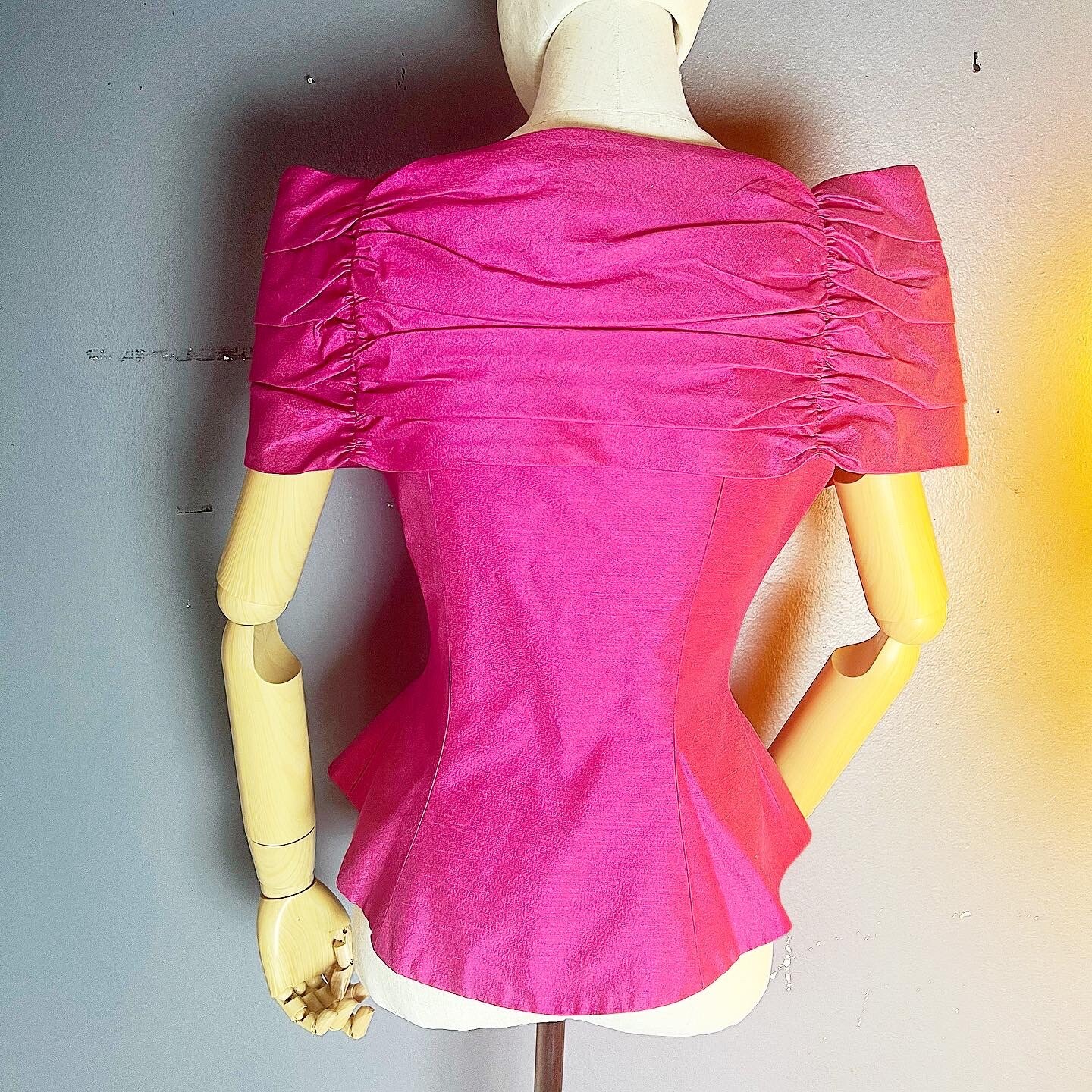 FUCHSIA PINK 90’s Y2K Vintage Peplum Pearl Rayon Portrait Collar Jacket Top XS S