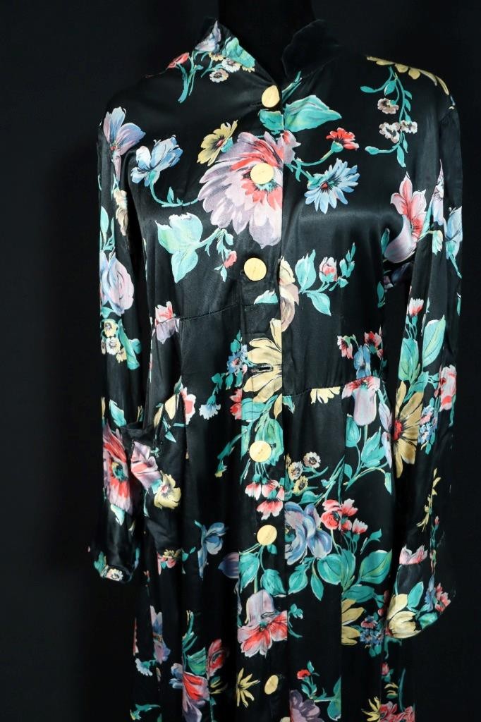 Vintage 1940’s French Silky Rayon Satin Black Floral Dressing Gown Size 6-8