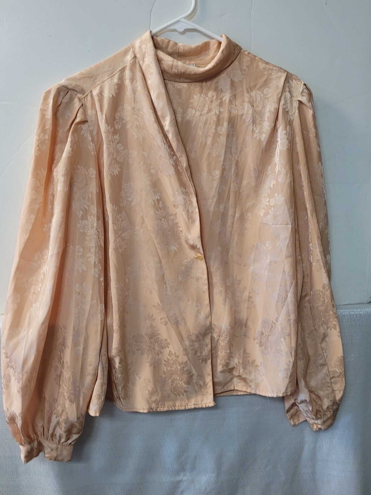 VTG SAN ANDRE PARIS NEW YORK WOMEN”S Sz M color peach
