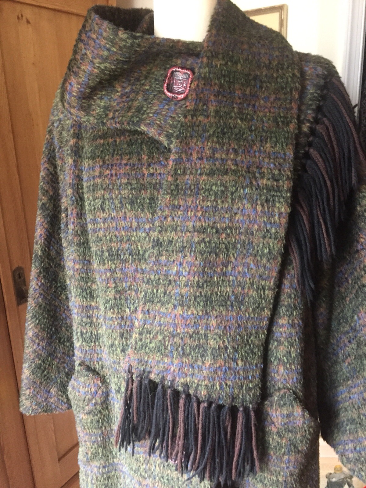 Stunning Vintage Shag Swing Coat w/ Fringe Trim Scarf Crude Buttons Bromleigh L