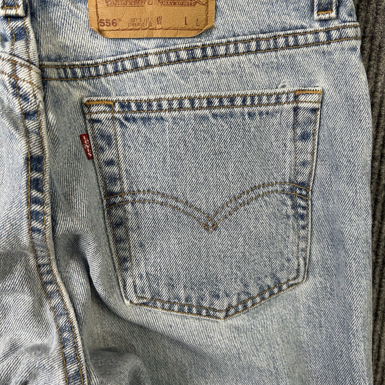 Vintage Levis Jeans 556 Women’s 32/32 Guys Fit Straight Leg