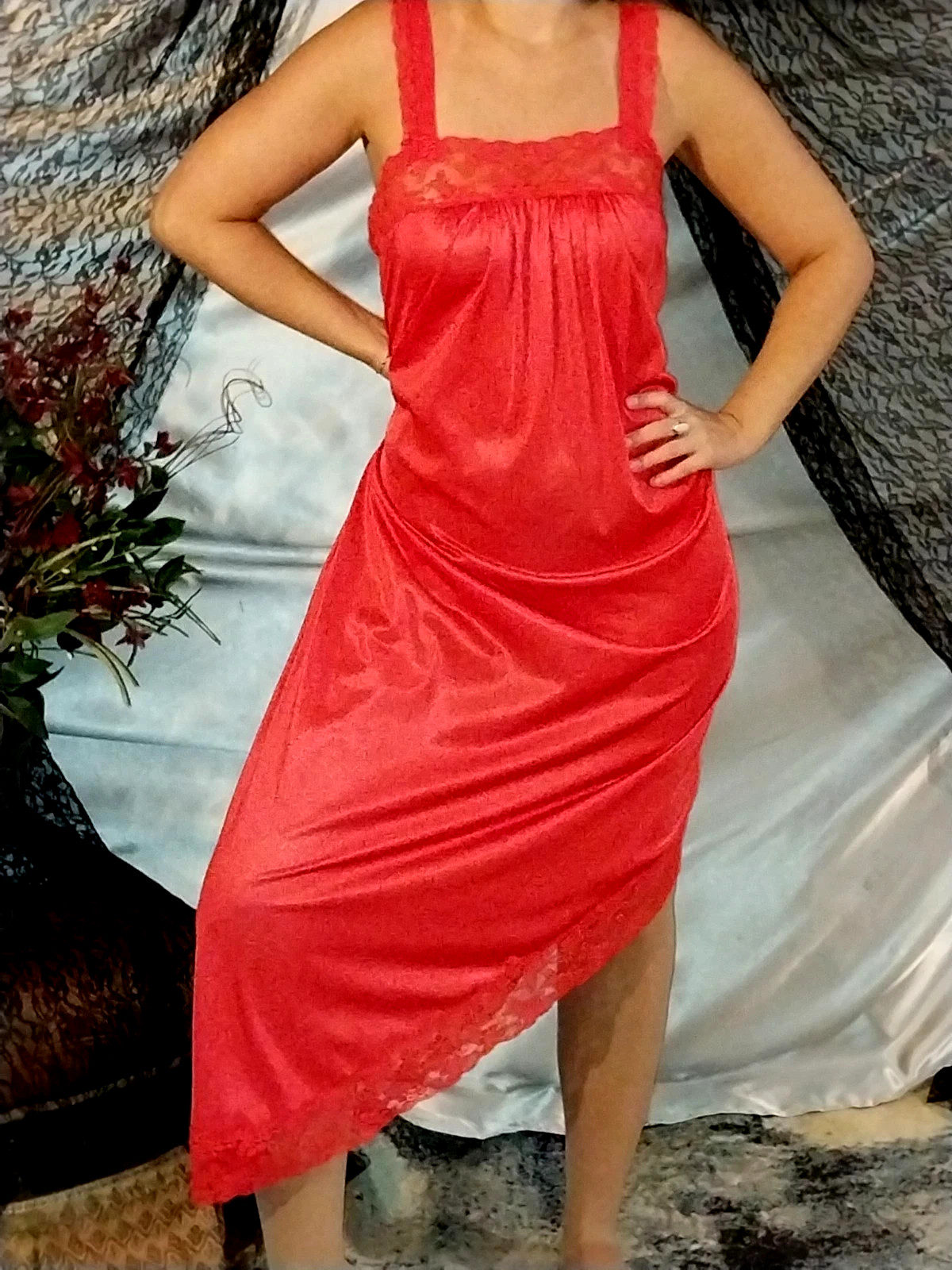 VTG SILKY NYLON FREEBUST LACY SHEER BODICE NIGHTGOWN RED SHIMMERY COQUETTE 42 44