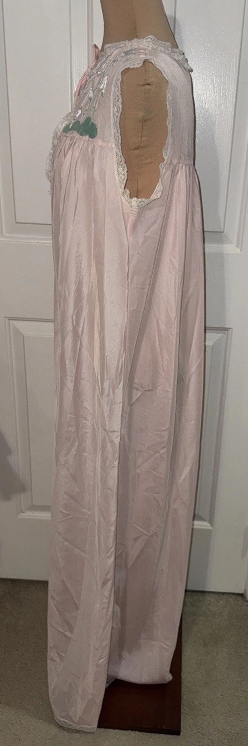 Vintage Woman’s Medium Gown Corhan NOUMAIR Nightgown USA