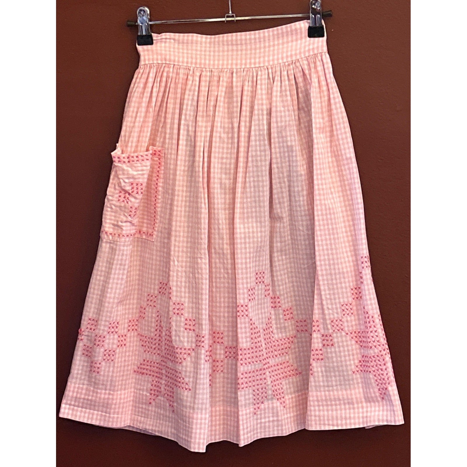 Vintage Unbranded Gingham Apron Cottagecore Prairie Folk Embroidery Pink White