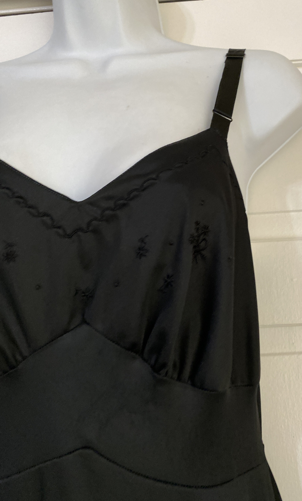 Vintage ARISTOCRAFT Nylon Black Full Slip w/ Scalloped Hem Size 34 Short