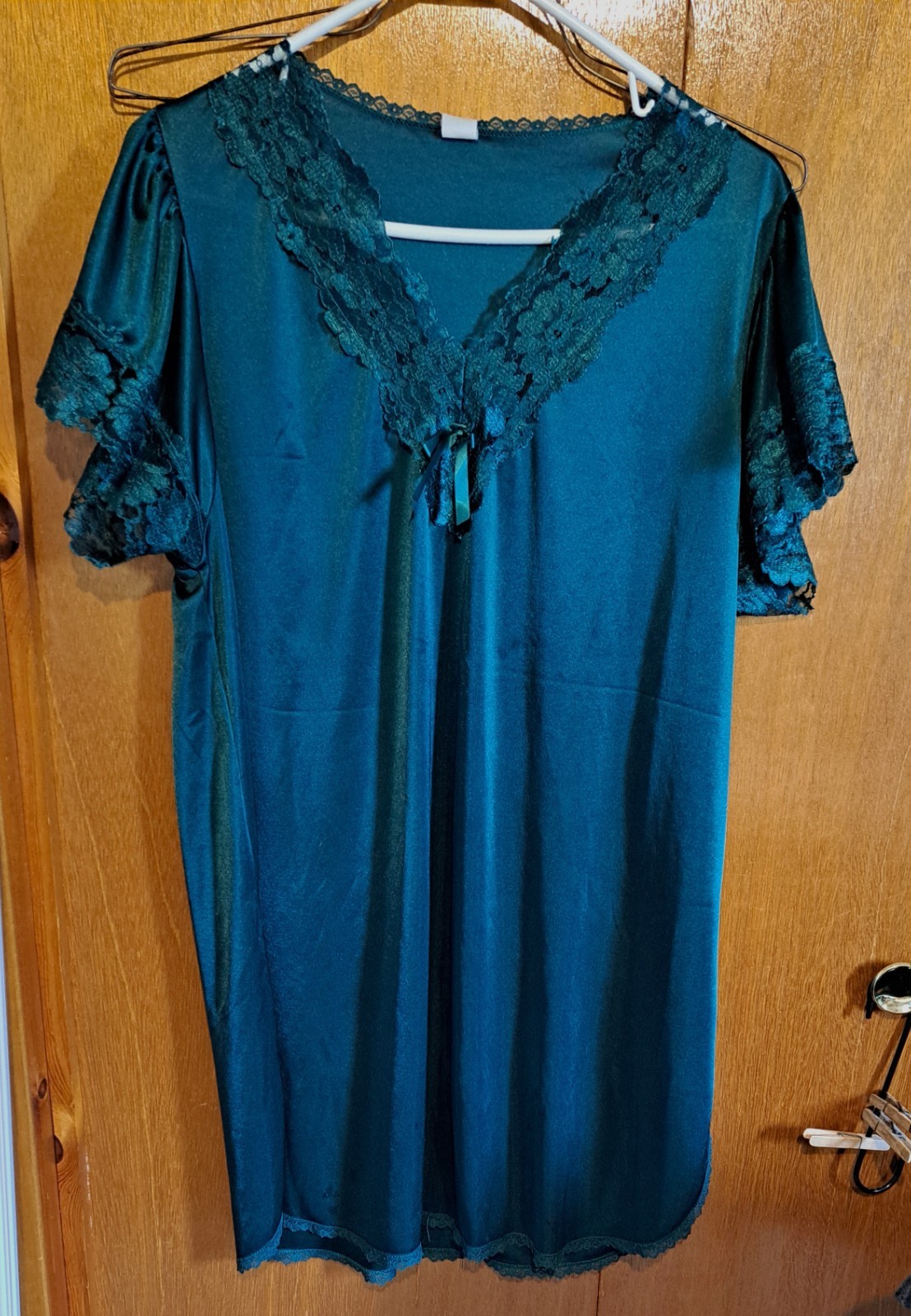 VTG Petra Emerald Green Nightgown Size L Lace Collar Lace around Sleeves Hem