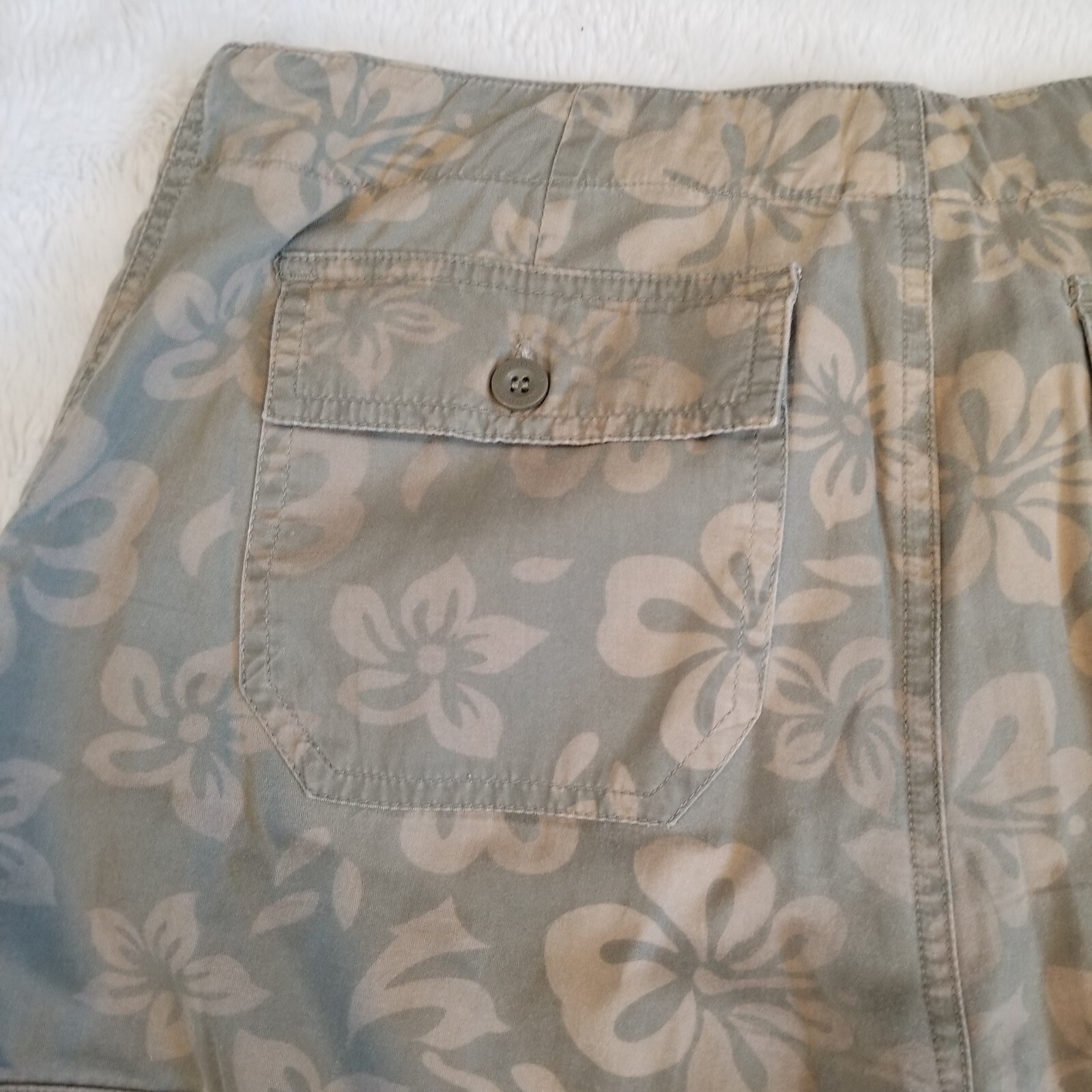 Vintage 90s Khaki Green Hawaiian Floral Cargo Cropped Pants Capris Size M 8/10