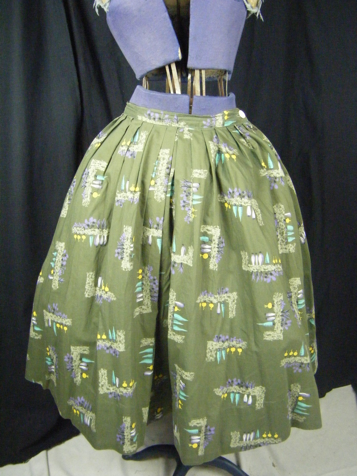 Vtg 50-60s Rare Olive Green Floral Novelty Printed Circle Skirt-Waist 25.5″