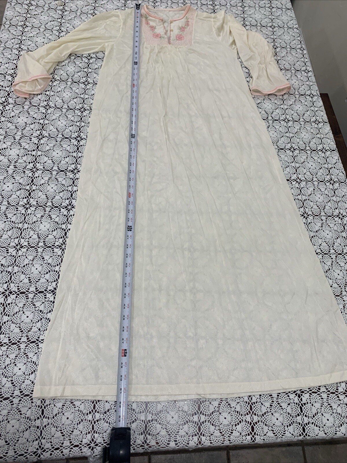Vintage Movie Star Nightgown Womens M Pastel Cream Nylon Long Sleeves Lingerie