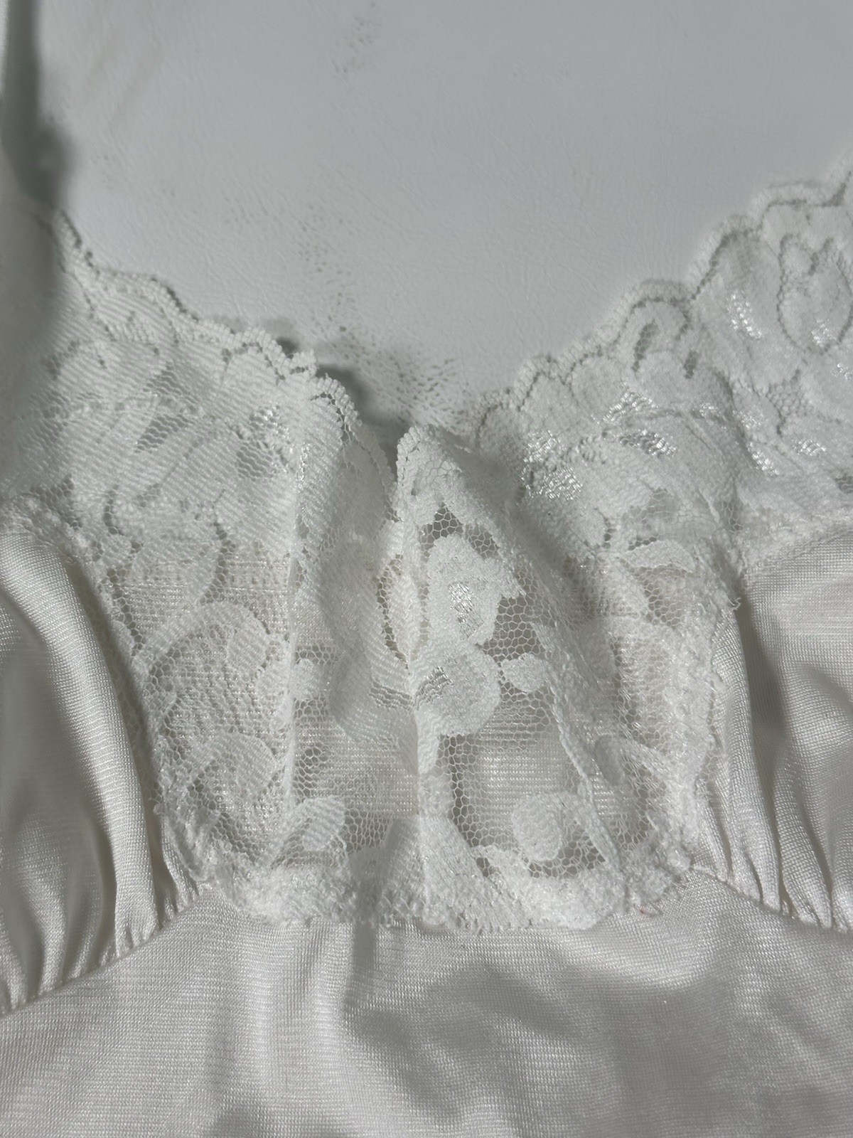 Vintage VASSARETTE Ombré White Blush Pink Silky Full Slip w/ Lace Size 28” 38/44