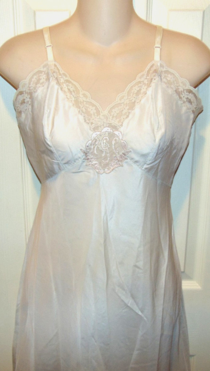 Vintage Corhan Noumair Neiman Marcus Full Length Lace Trim Beige Silk Slip 34