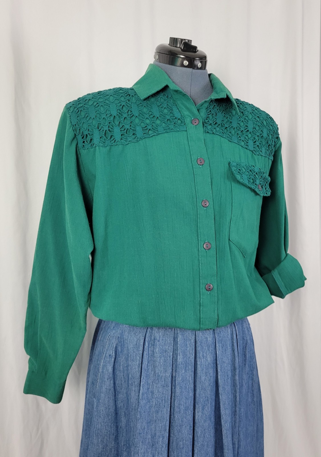 Vintage Tapestry Green Button Down Shirt w Lace Accented Yoke & Pocket Size PM