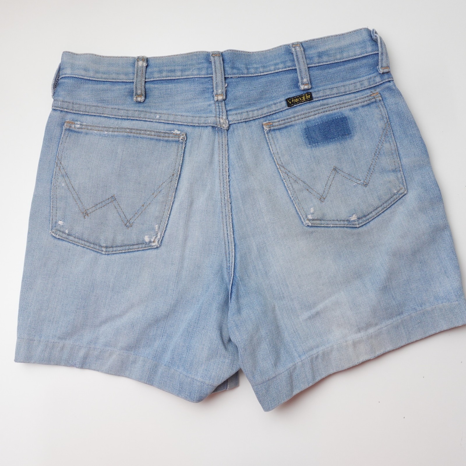 Vintage 70s Wrangler No Fault Denim Jean Shorts Made in USA Size 30 4″ Inseam