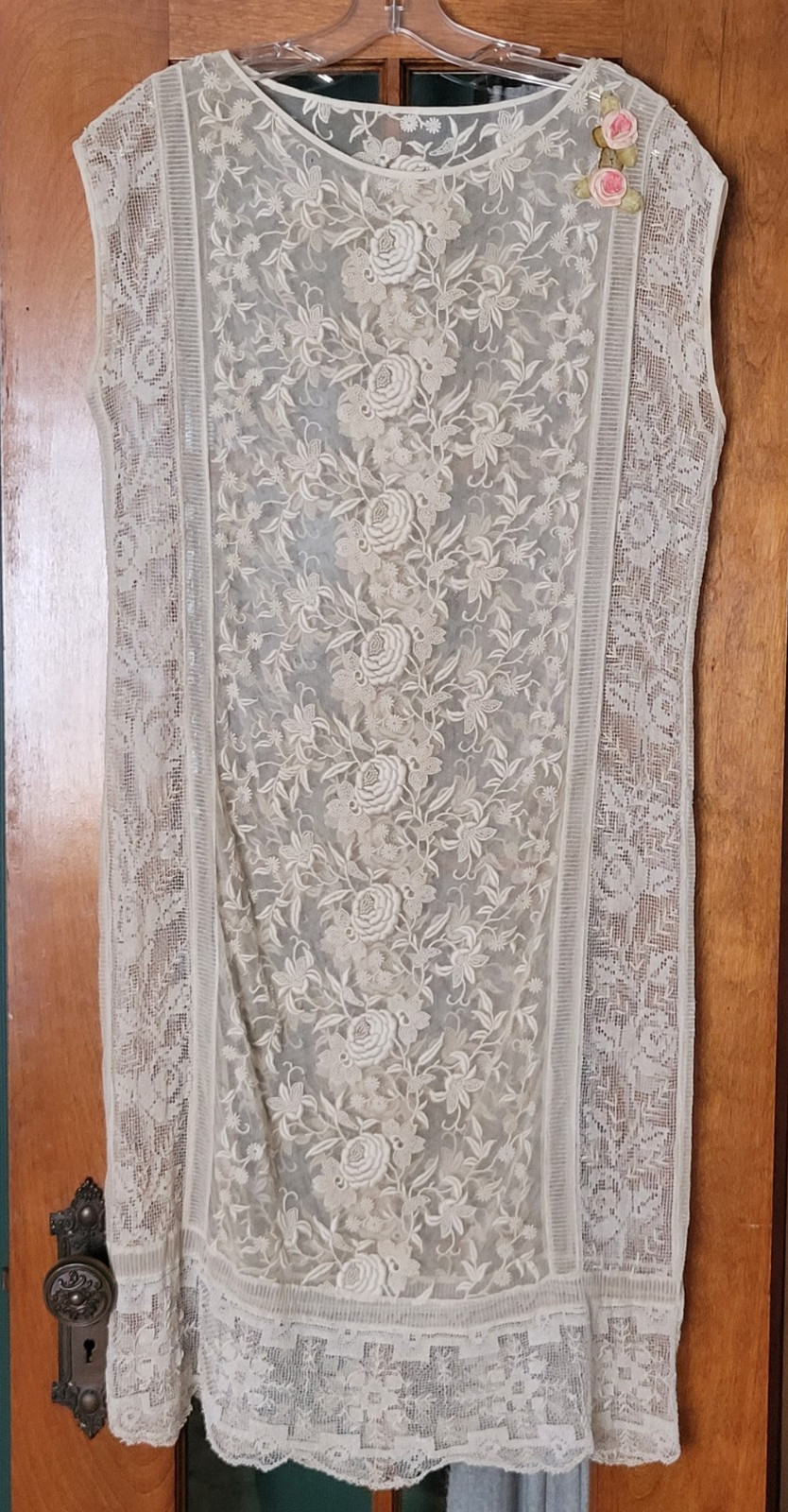 ANTIQUE 1920’S EMBROIDERED NET LACE DRESS FILET LACE & RIBBON ROSES BULLOCKS