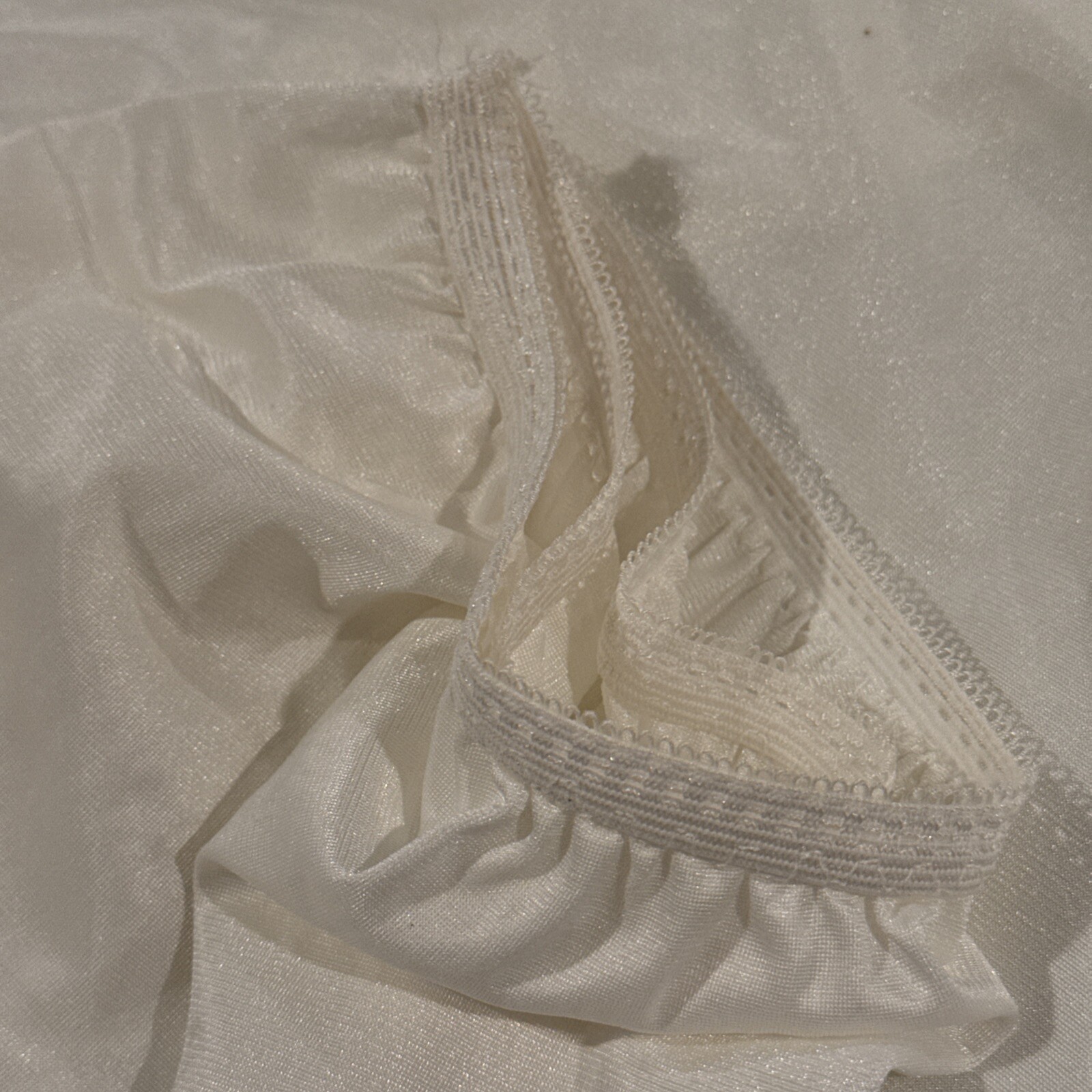 VTG 90’s Women’s Off White Nylon Wide Lace Elastic Waist Side Slit Half Slip L
