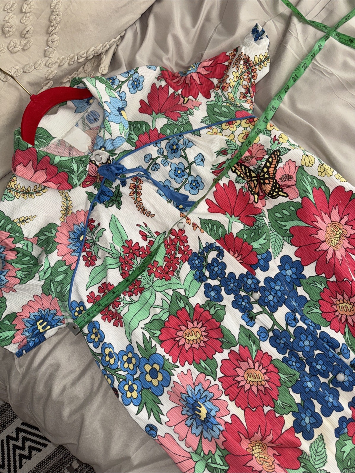 Rare Vintage 60’s 70’s Flower Butterfly Fashions Robes Look