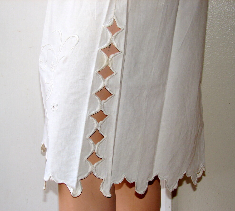 Vintage WHITE COTTON SKIRT w/Scalloped Embroidery & Drawstring Waist d2-8