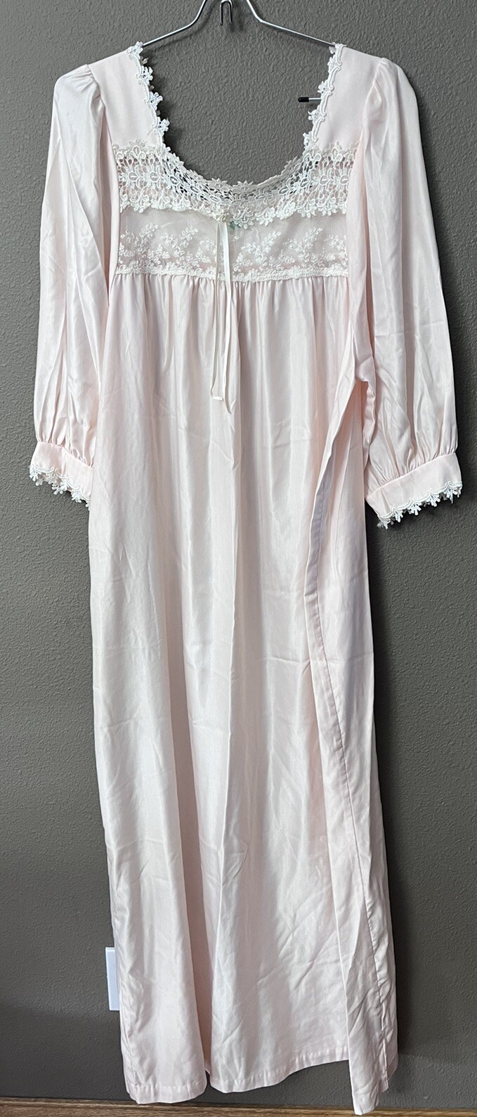 Vintage Julie of Slumbertogs Nightgown Size Large Gown Made In USA LGT Peach