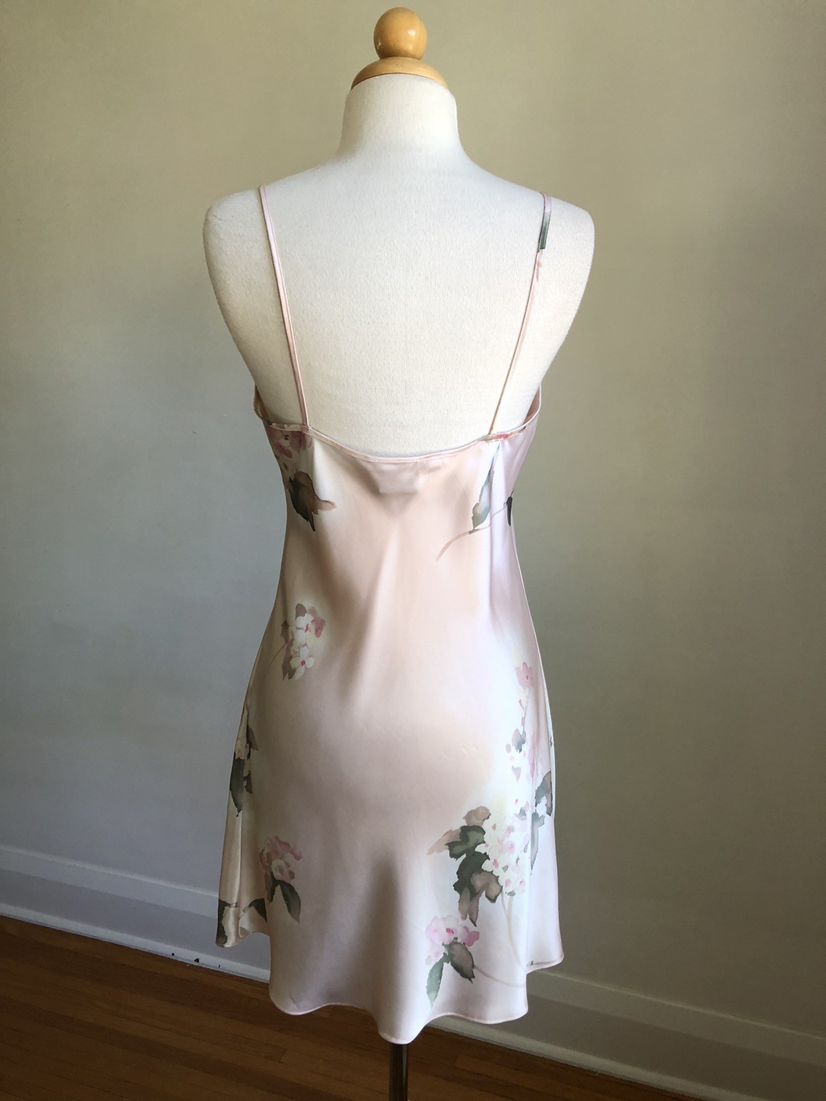 GORGEOUS VTG CALIFORNIA DYNASTY Pink Floral Silky Satin Lace & Pearls Chemise S