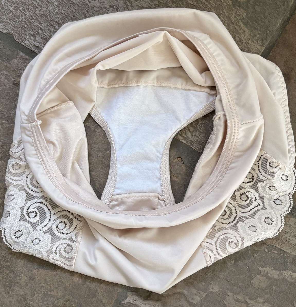 BALI 9/2XL Ivory Lace Hip Control Shaper Brief Panties #8054 VINTAGE