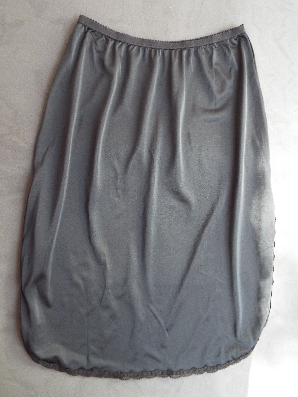 Shadowline Half Slip Black Medium 26 in 2 slits